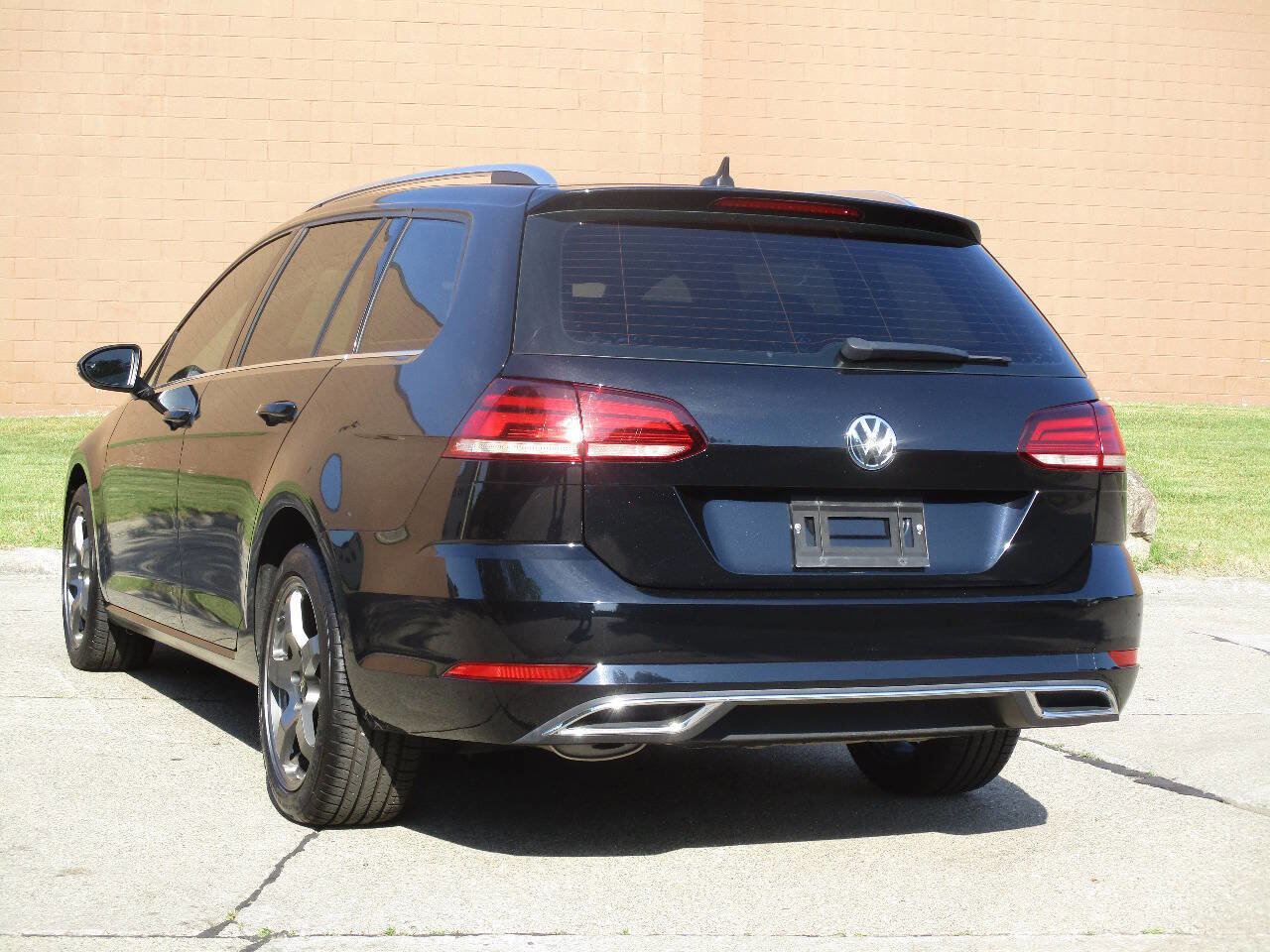 Used 2018 Volkswagen Golf SEL FWD image 30