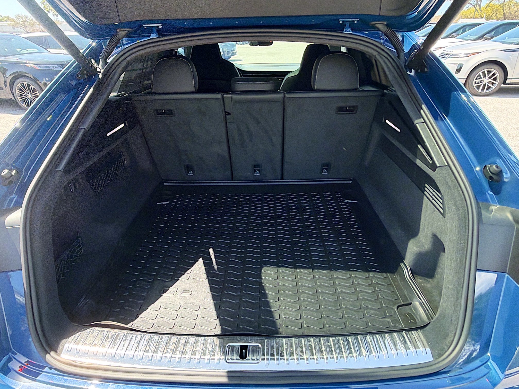 Used 2024 Audi SQ8 Prestige image 13