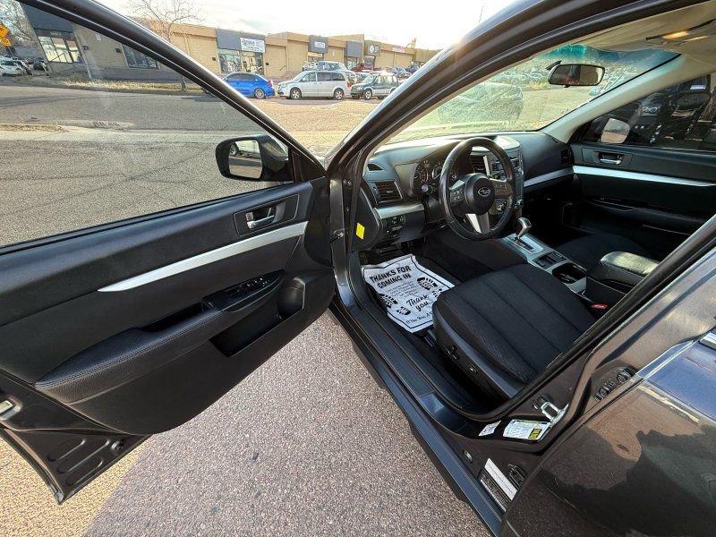 Used 2010 Subaru Outback 2.5i Premium image 11