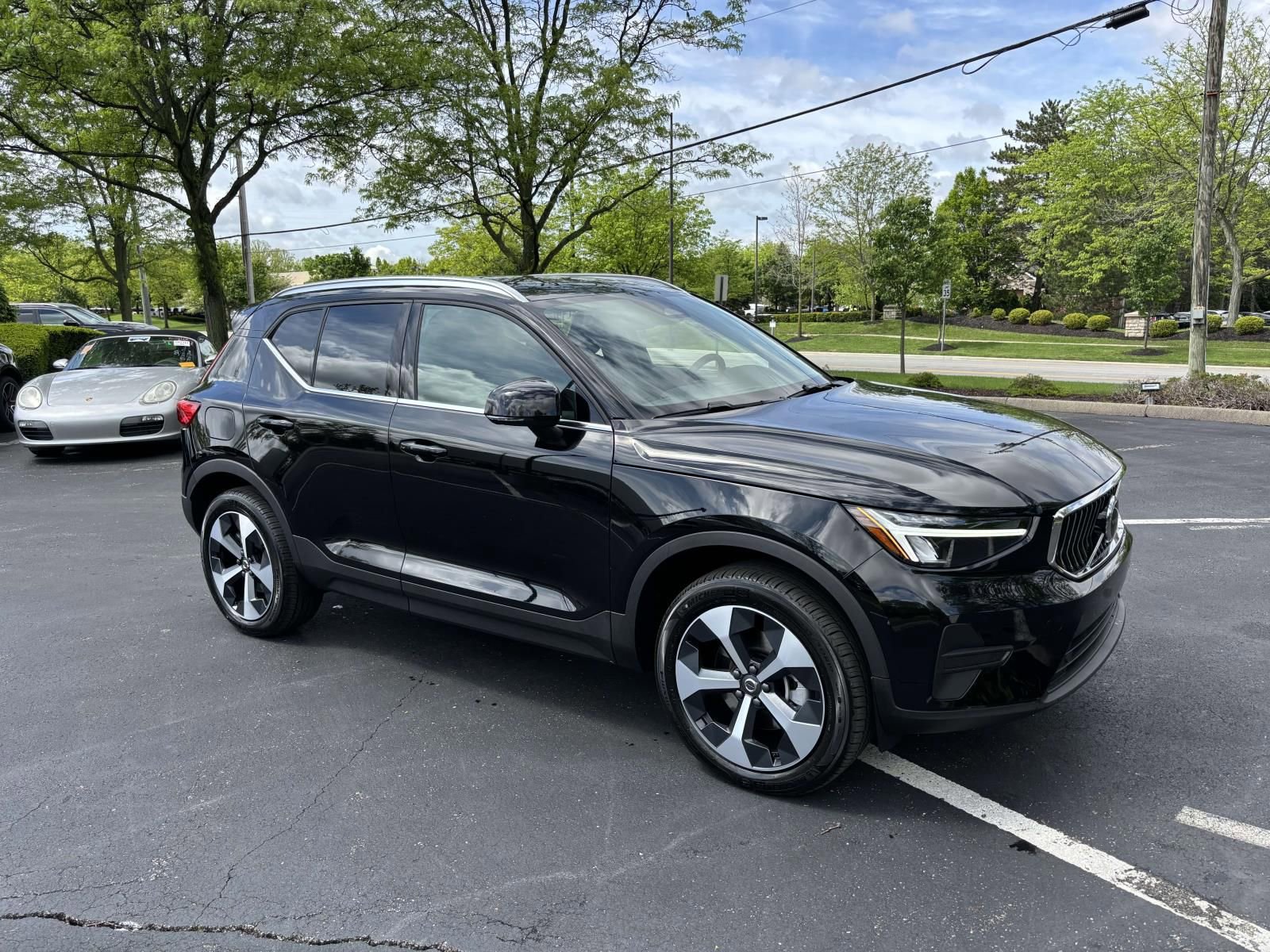 New 2025 Volvo XC40 B5 Core w/ Protection Package Premier AWD/4WD image 1