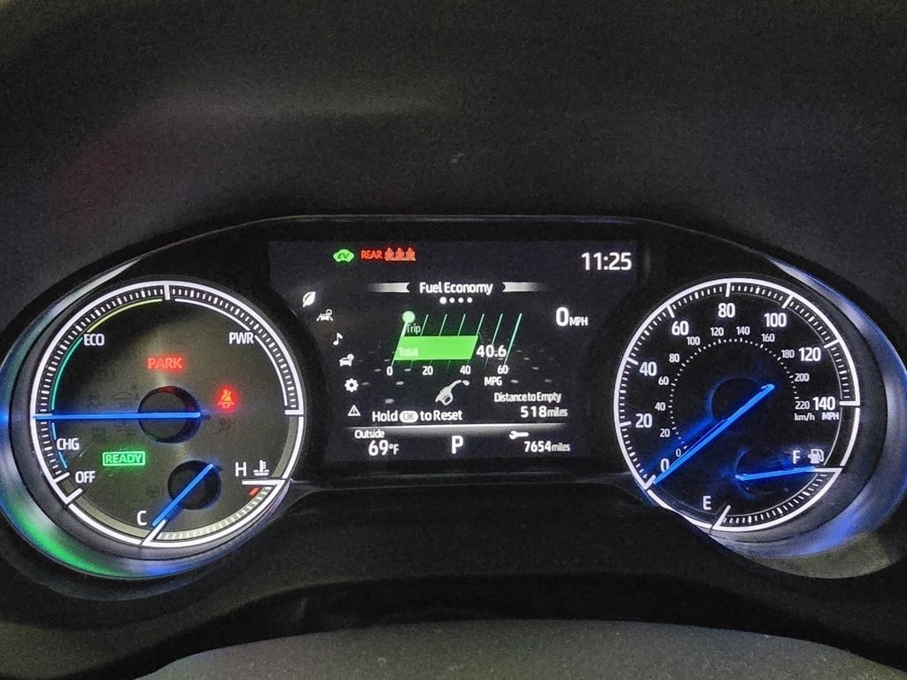 Used 2024 Toyota Venza XLE image 28