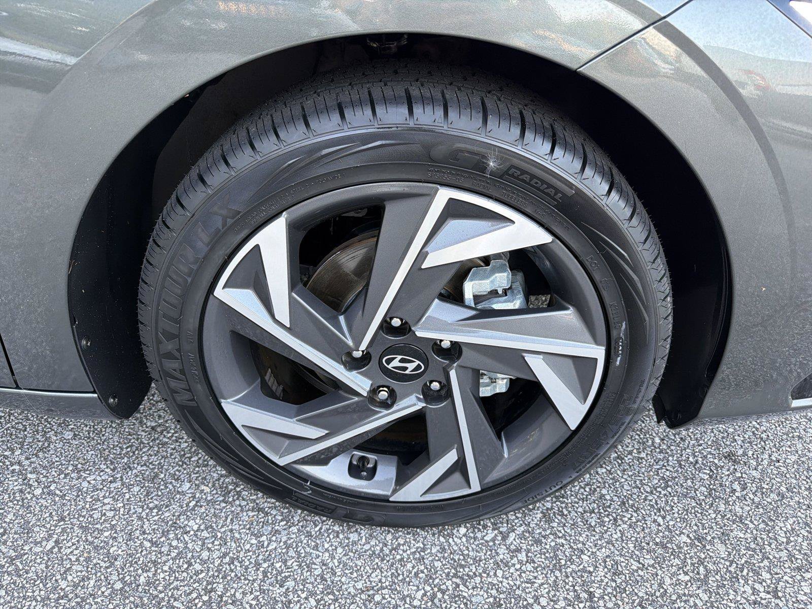 Used 2024 Hyundai Elantra Limited FWD image 11