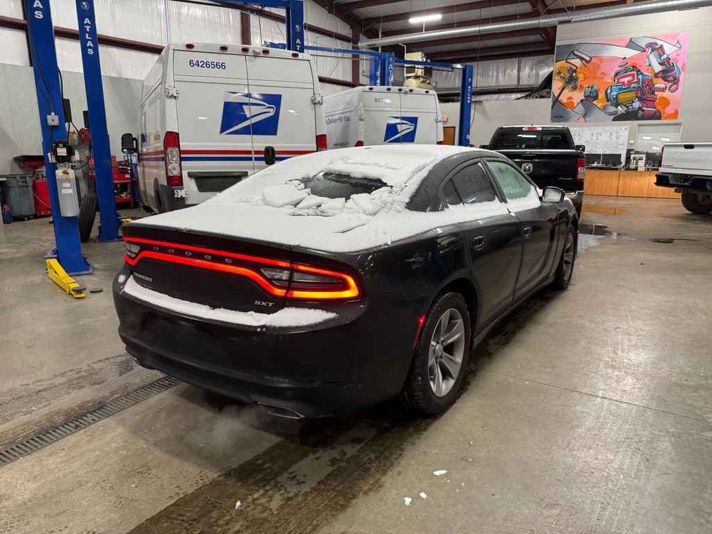 Used 2015 Dodge Charger SXT image 3