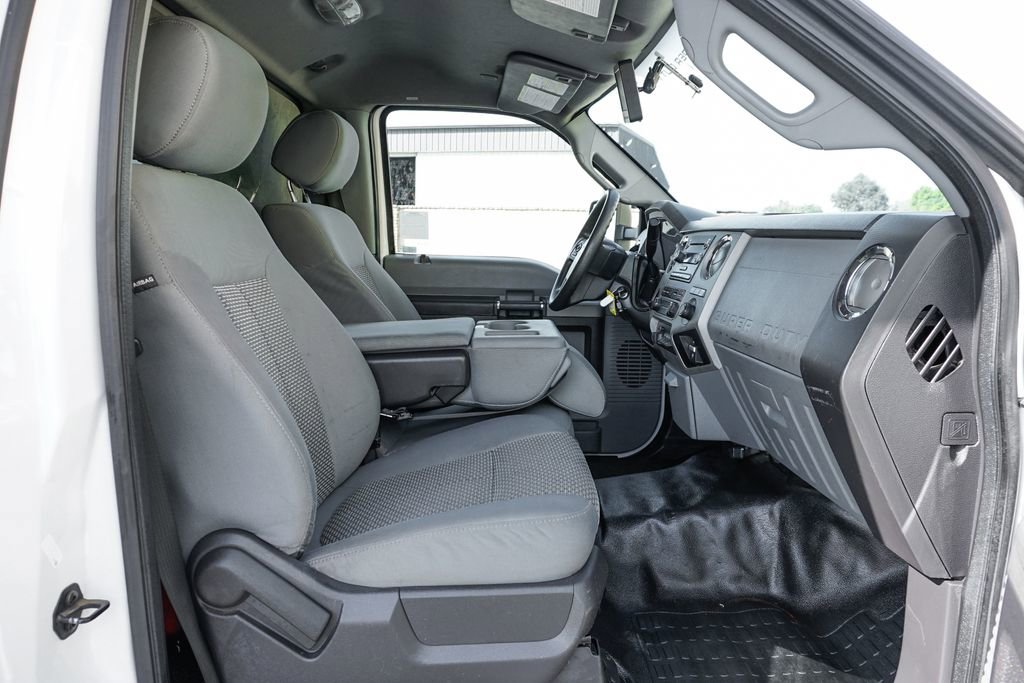 Used 2015 Ford F550 2WD Regular Cab Super Duty image 50