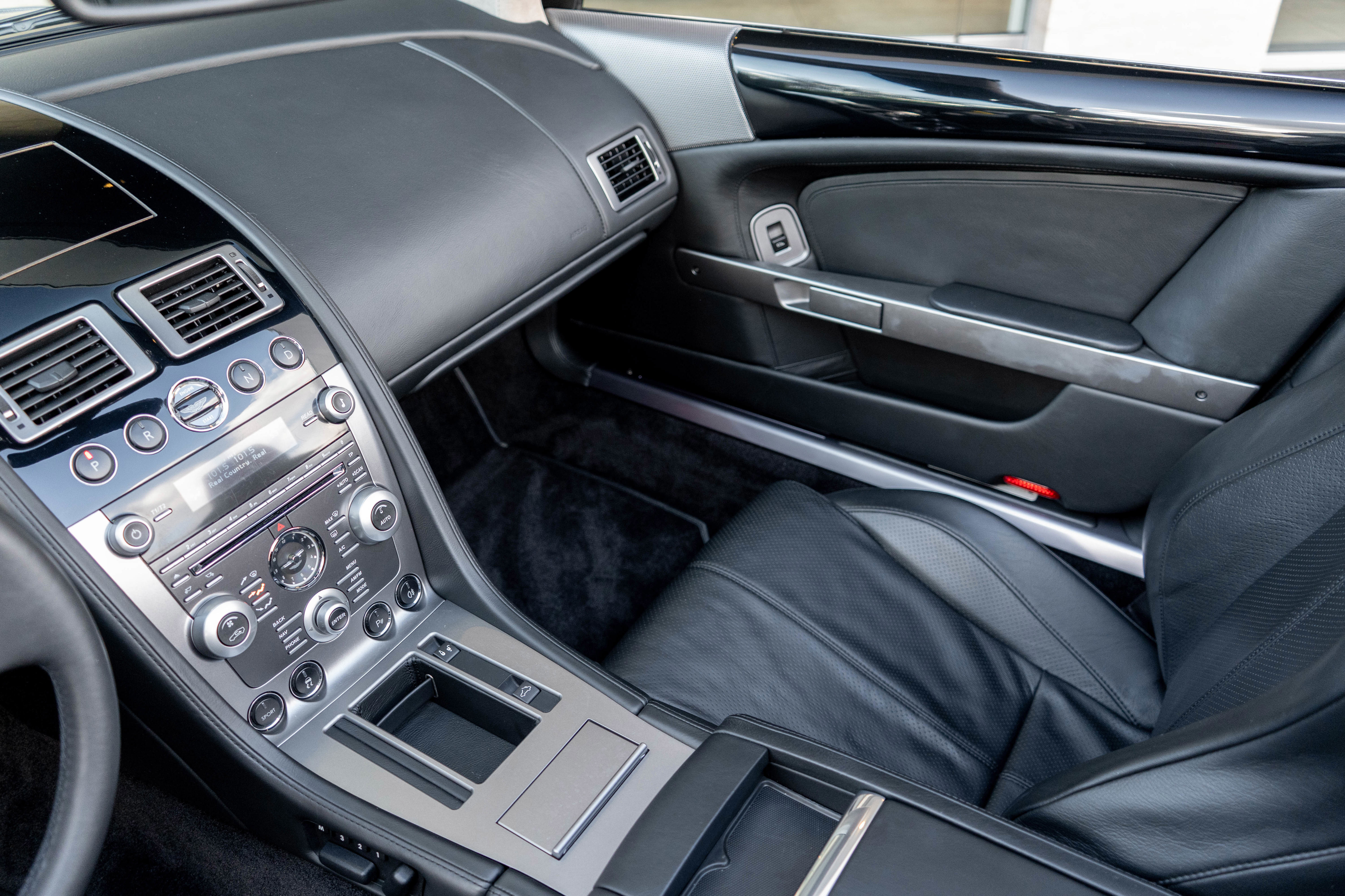 Used 2009 Aston Martin DB9 Volante RWD image 9
