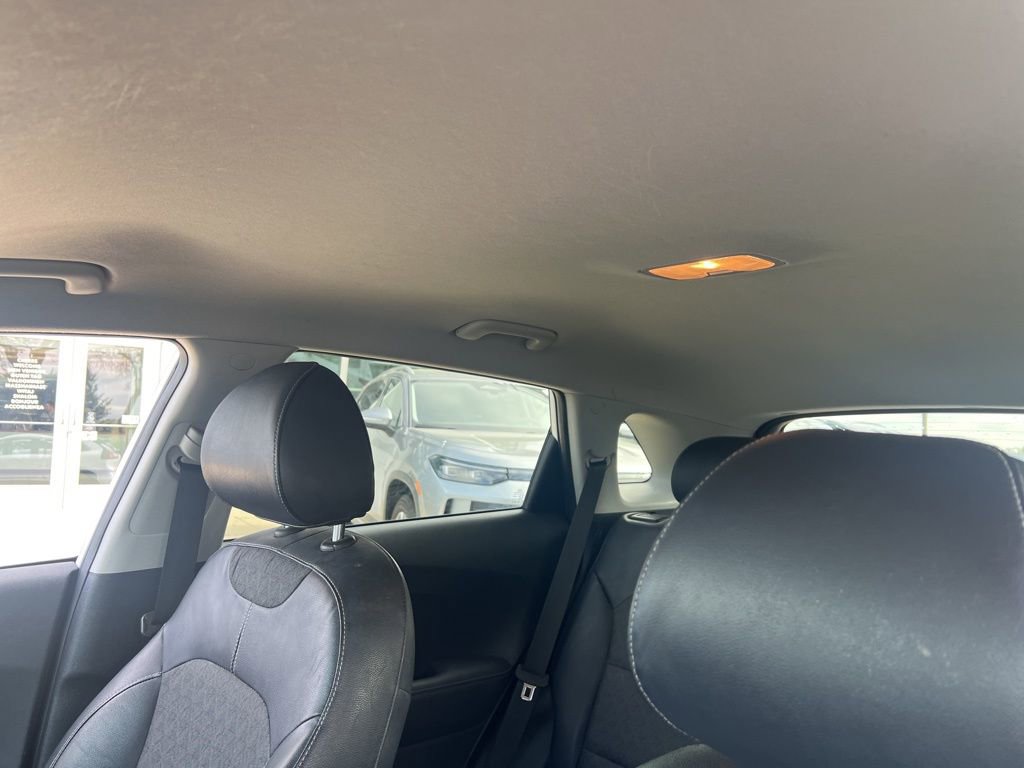 Used 2017 Kia Niro EX FWD image 15