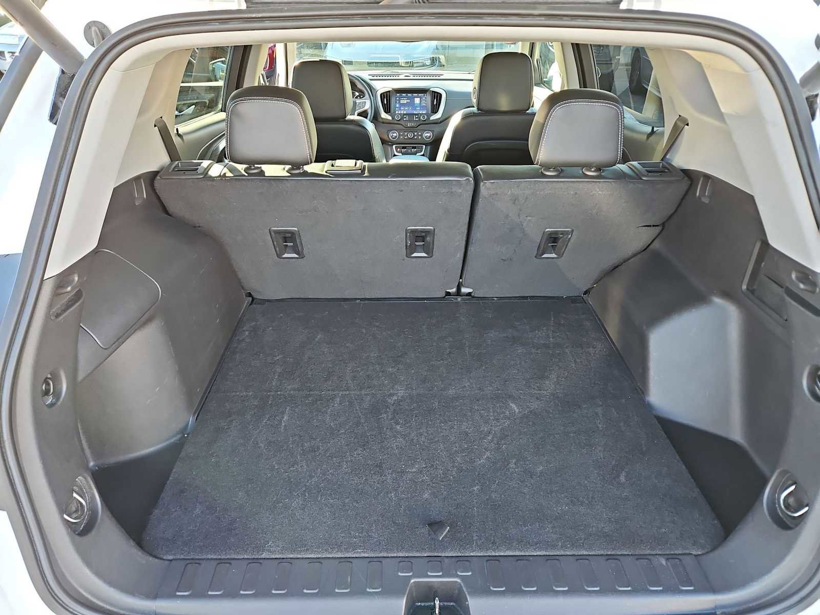 Used 2024 GMC Terrain SLT image 33