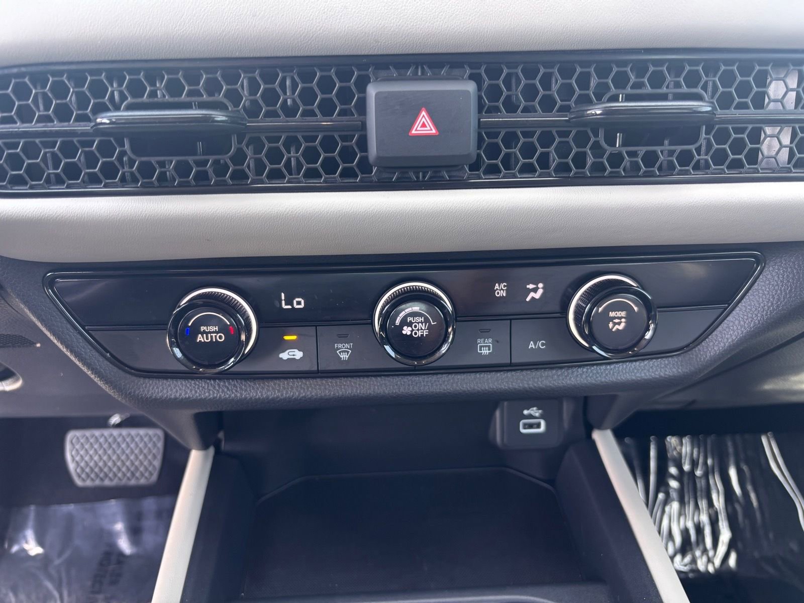 Certified 2025 Honda HR-V LX image 28