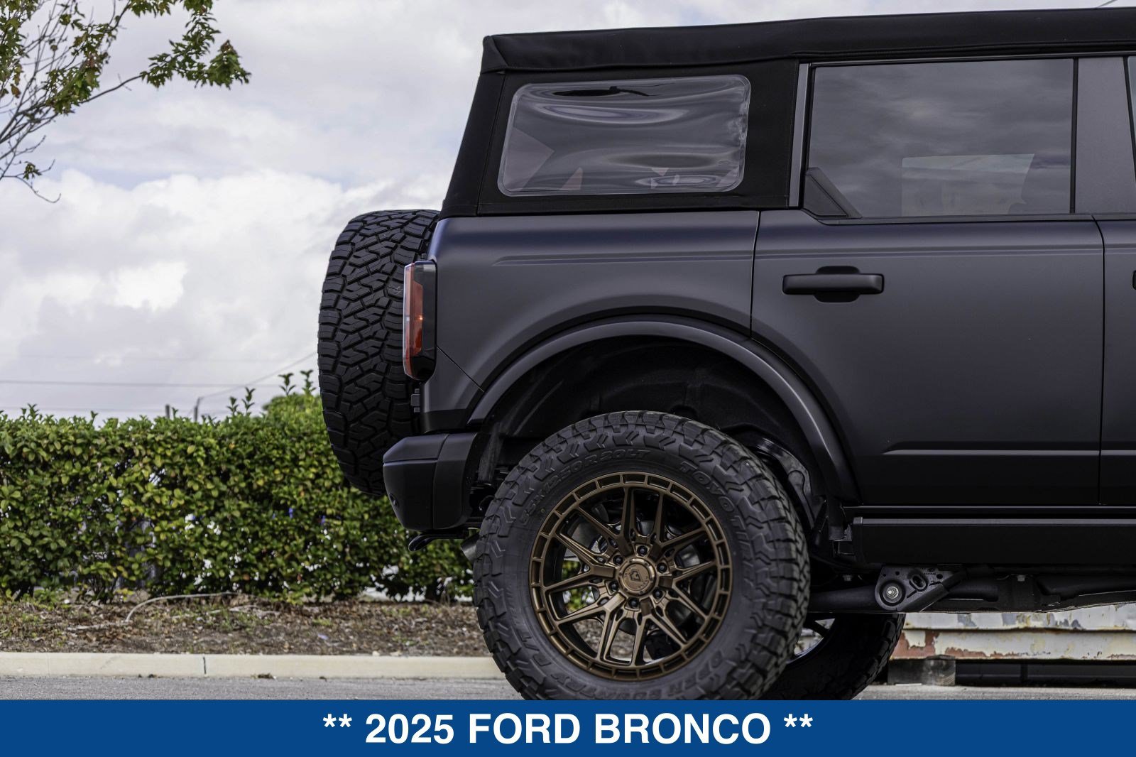 Used 2025 Ford Bronco Badlands AWD/4WD image 45