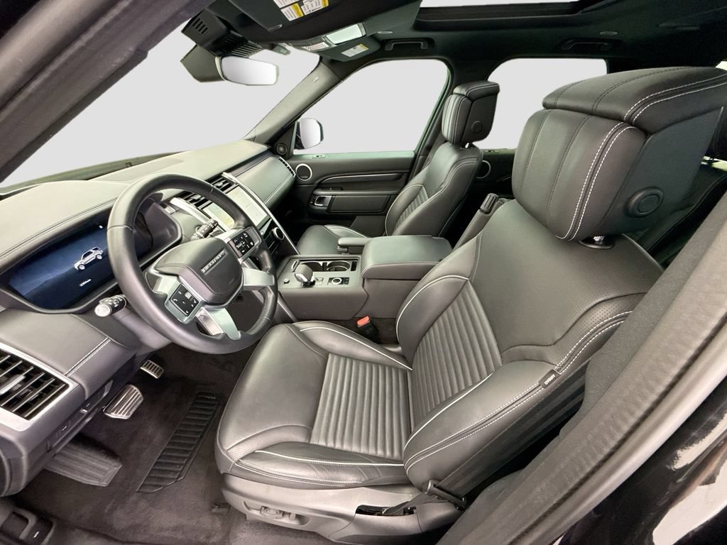 Used 2024 Land Rover Discovery Metropolitan Edition AWD/4WD image 18