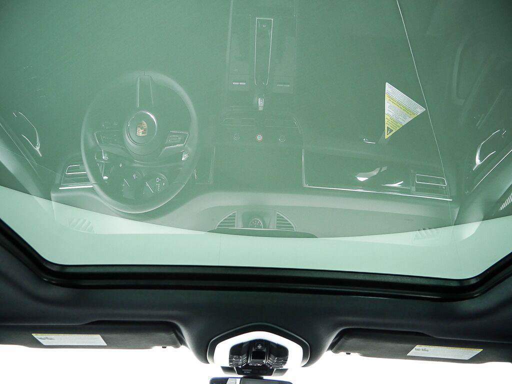 Certified 2026 Porsche Macan Turbo AWD/4WD image 22