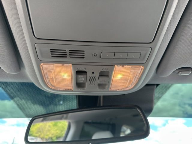 Used 2016 Honda Pilot Touring image 11