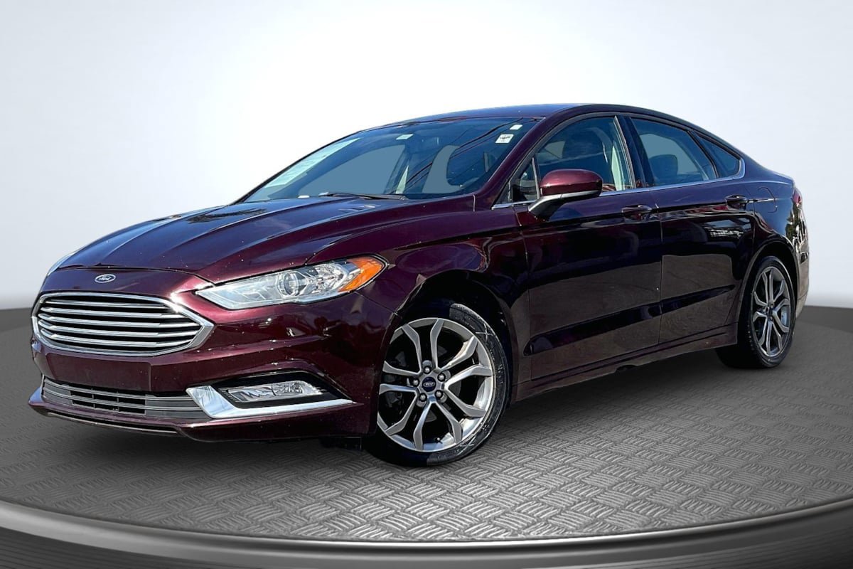 Used 2017 Ford Fusion SE w/ Equipment Group 201A FWD image 12
