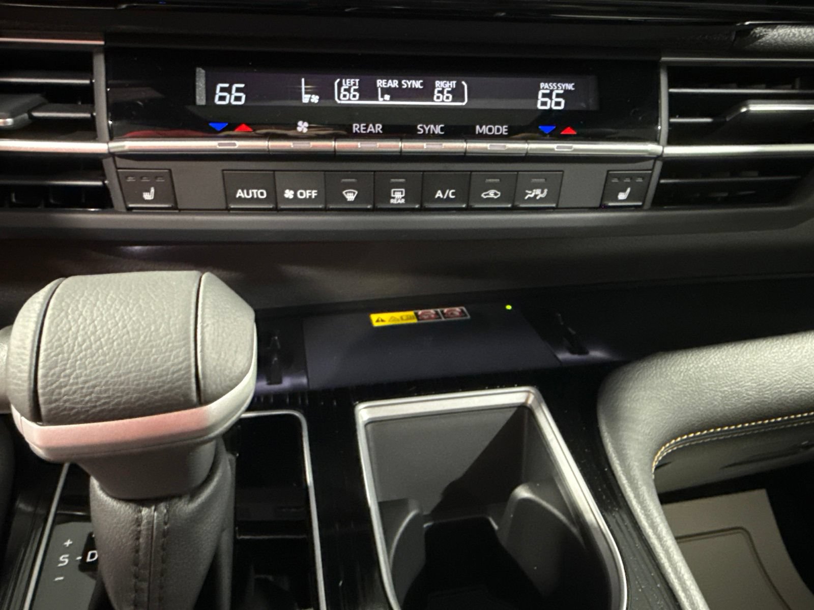 New 2026 Toyota Sienna XLE Woodland Edition AWD/4WD image 31