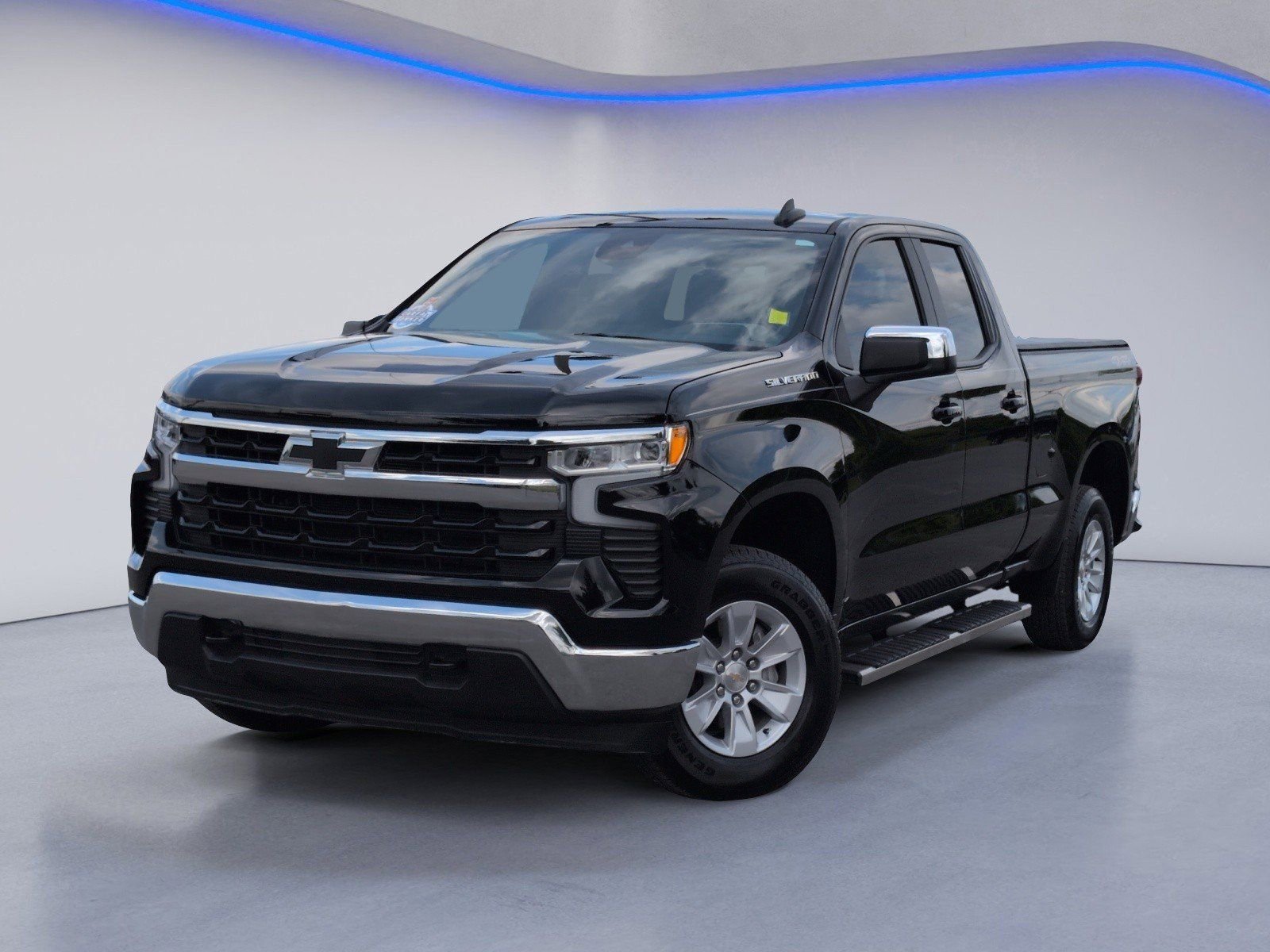 Used 2025 Chevrolet Silverado 1500 LT w/ Protection Package AWD/4WD image 2