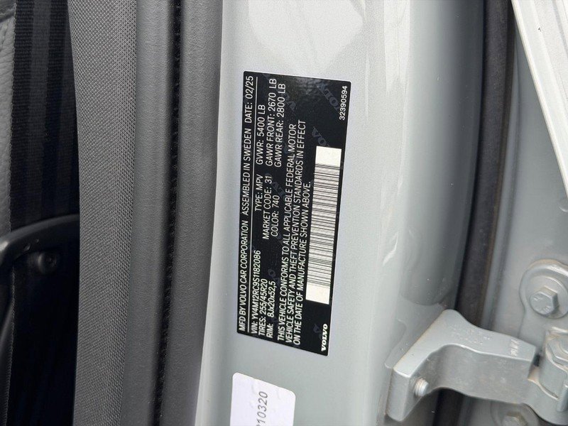 Certified 2025 Volvo XC60 B5 Plus AWD/4WD image 24
