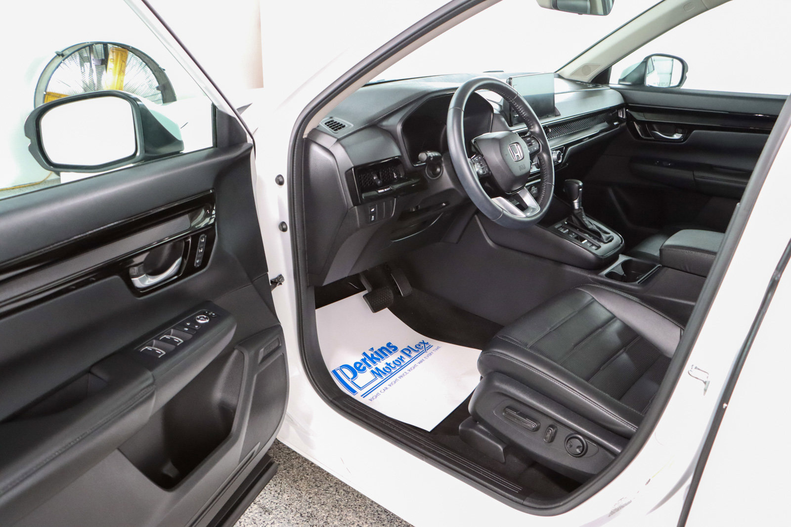 Used 2023 Honda CR-V EX-L image 3