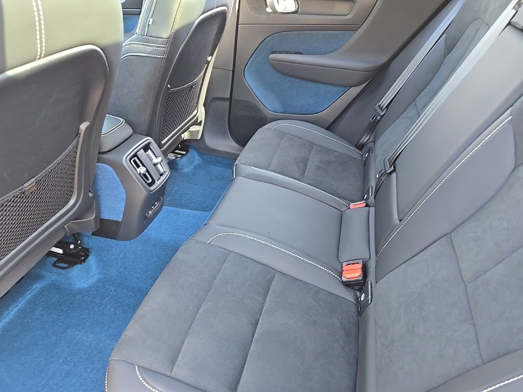 Certified 2023 Volvo XC40 Recharge Ultimate image 9