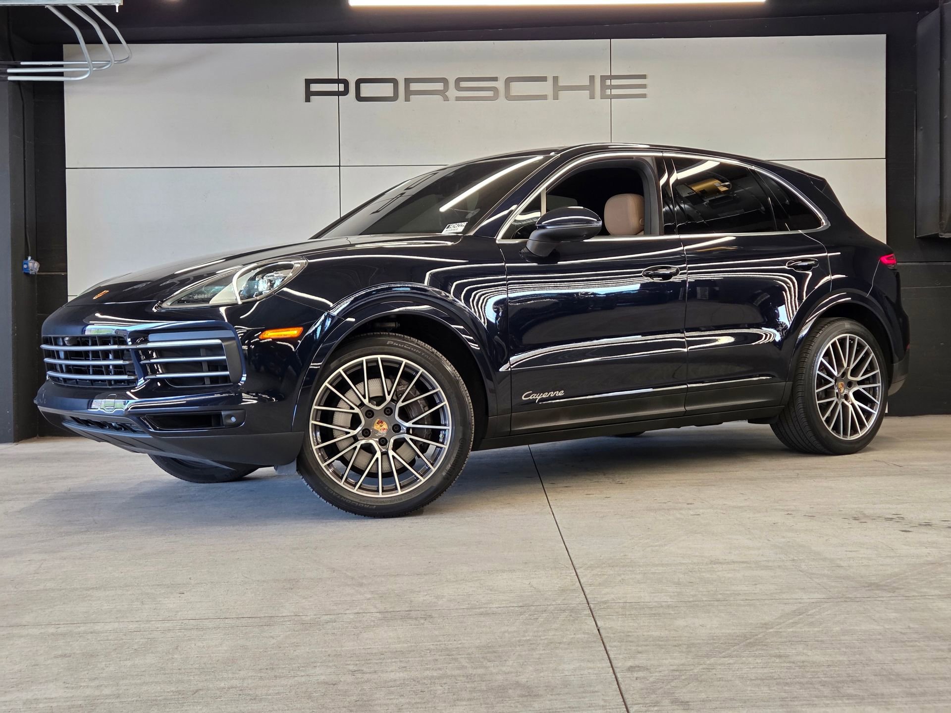 Certified 2022 Porsche Cayenne AWD/4WD image 1