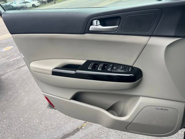 Certified 2022 Kia Sportage EX w/ EX Technology Package image 18