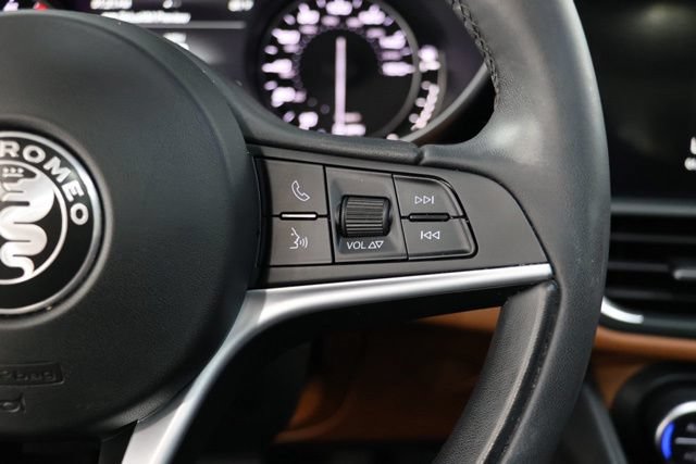 Used 2019 Alfa Romeo Giulia AWD w/ Cold Weather Package image 16
