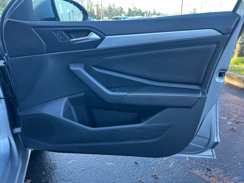 Used 2025 Volkswagen Jetta S image 25