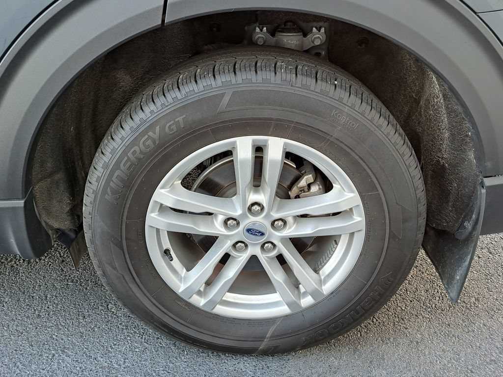 Used 2023 Ford Explorer XLT AWD/4WD image 17