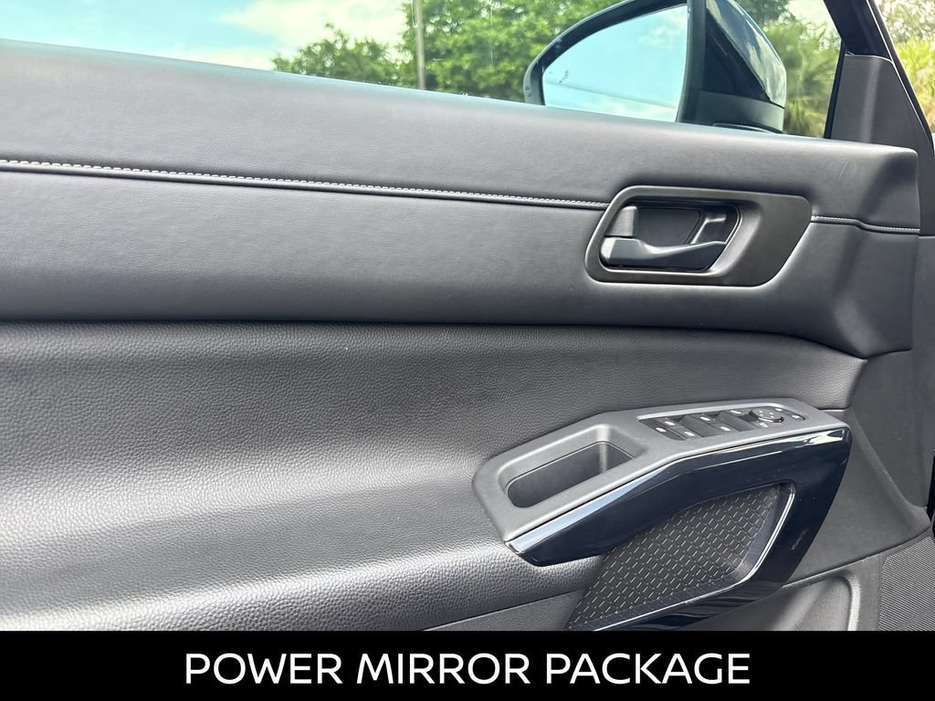 Used 2024 Nissan Pathfinder S AWD/4WD image 11