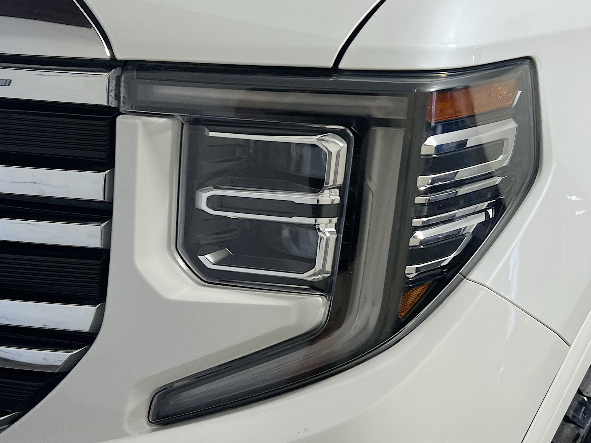 Used 2022 GMC Sierra 1500 SLT w/ SLT Premium Plus Package image 11