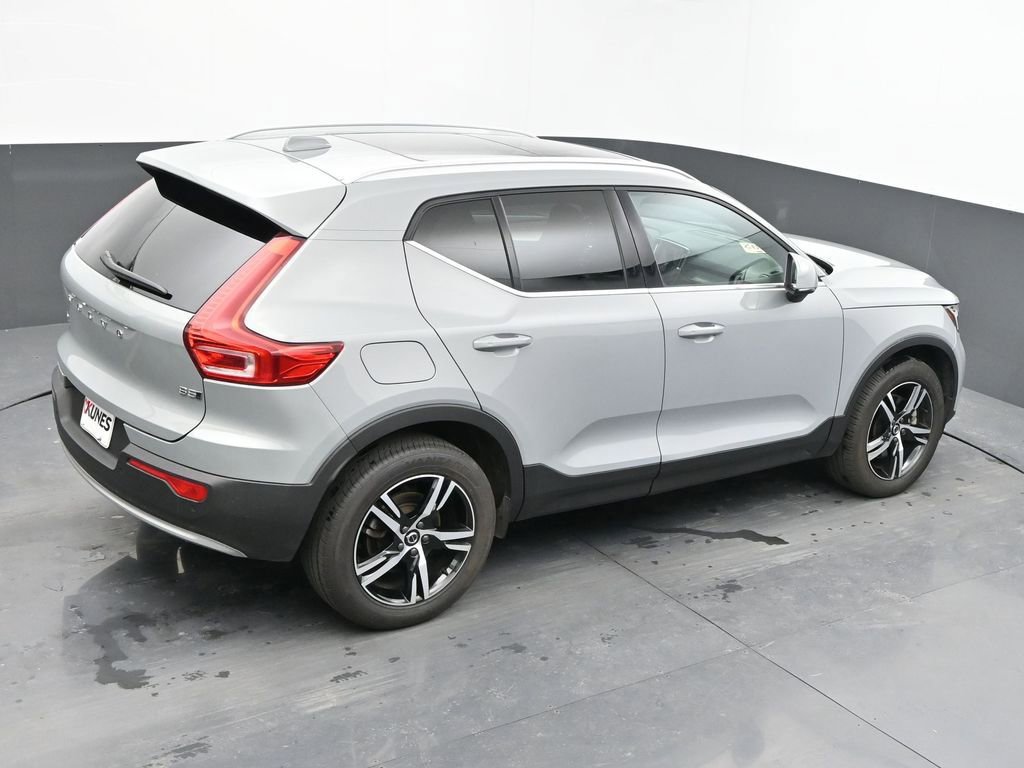 Used 2025 Volvo XC40 B5 Core image 35