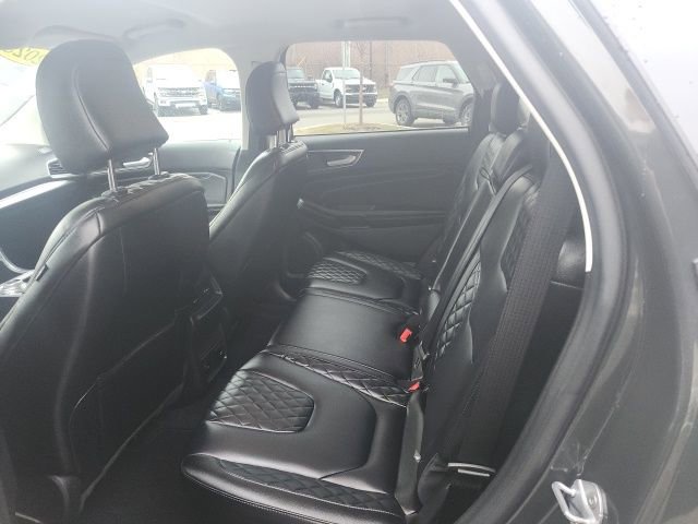 Used 2023 Ford Edge Titanium w/ Class II Trailer Tow Package image 18