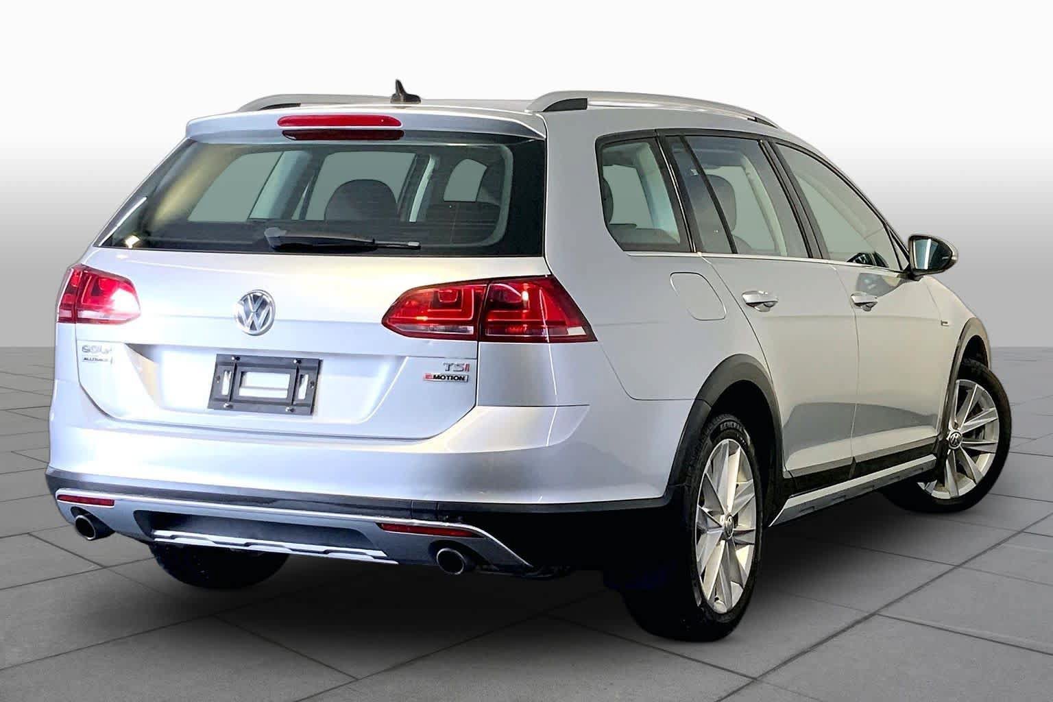 Used 2017 Volkswagen Golf Alltrack SE AWD/4WD image 13