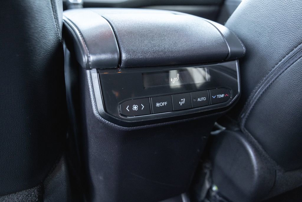 Certified 2025 Toyota Highlander XSE image 30
