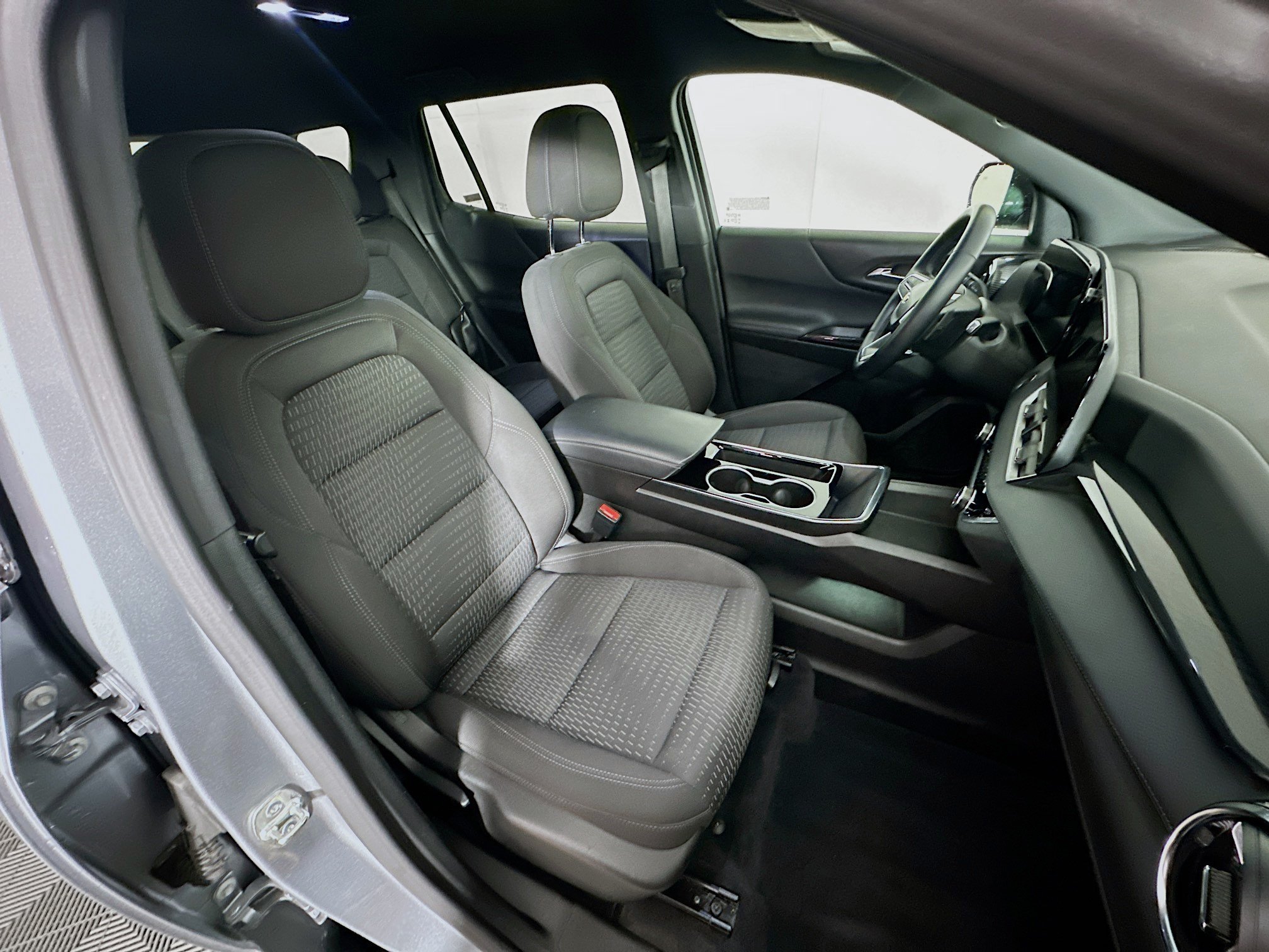 Used 2025 Chevrolet Equinox LT AWD/4WD image 30
