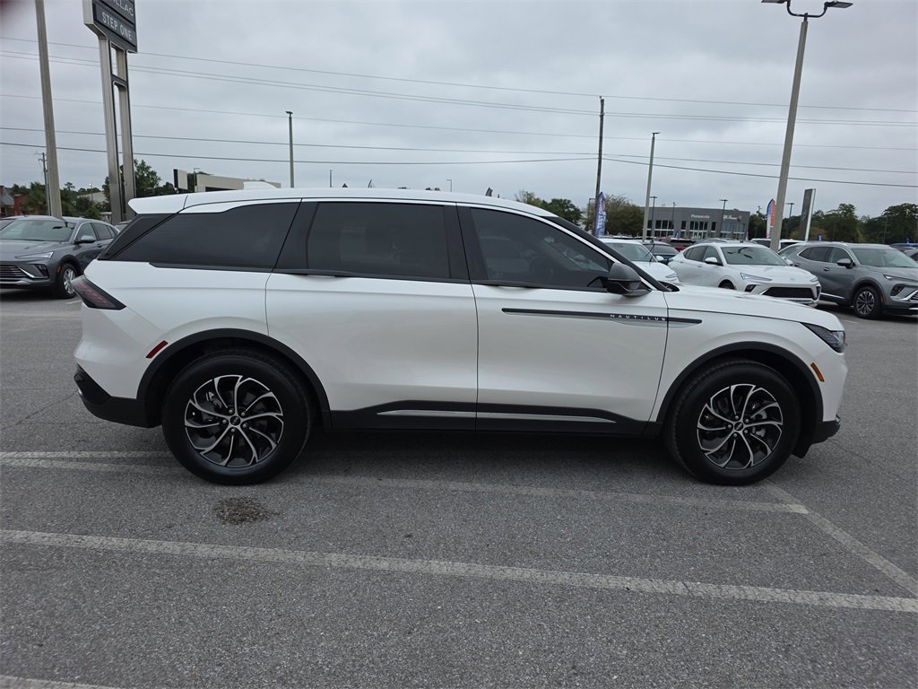 Used 2025 Lincoln Nautilus Premier w/ Equipment Group 102A image 8