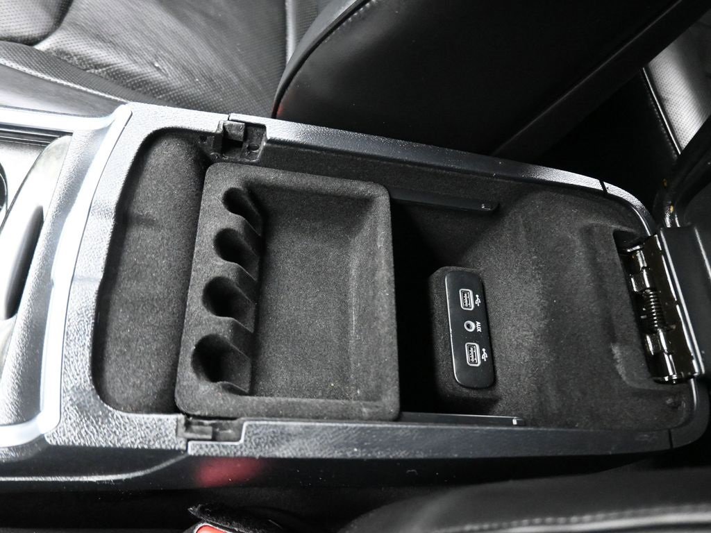 Used 2018 Chrysler 300 Limited image 23