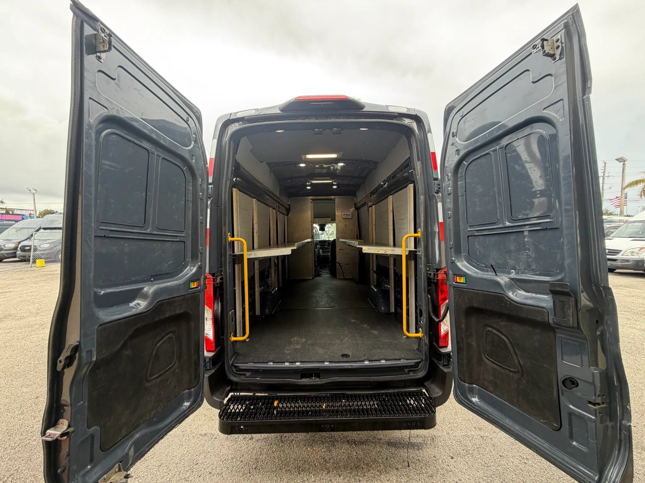 Used 2020 Ford Transit 250 148 High Roof Extended RWD image 5