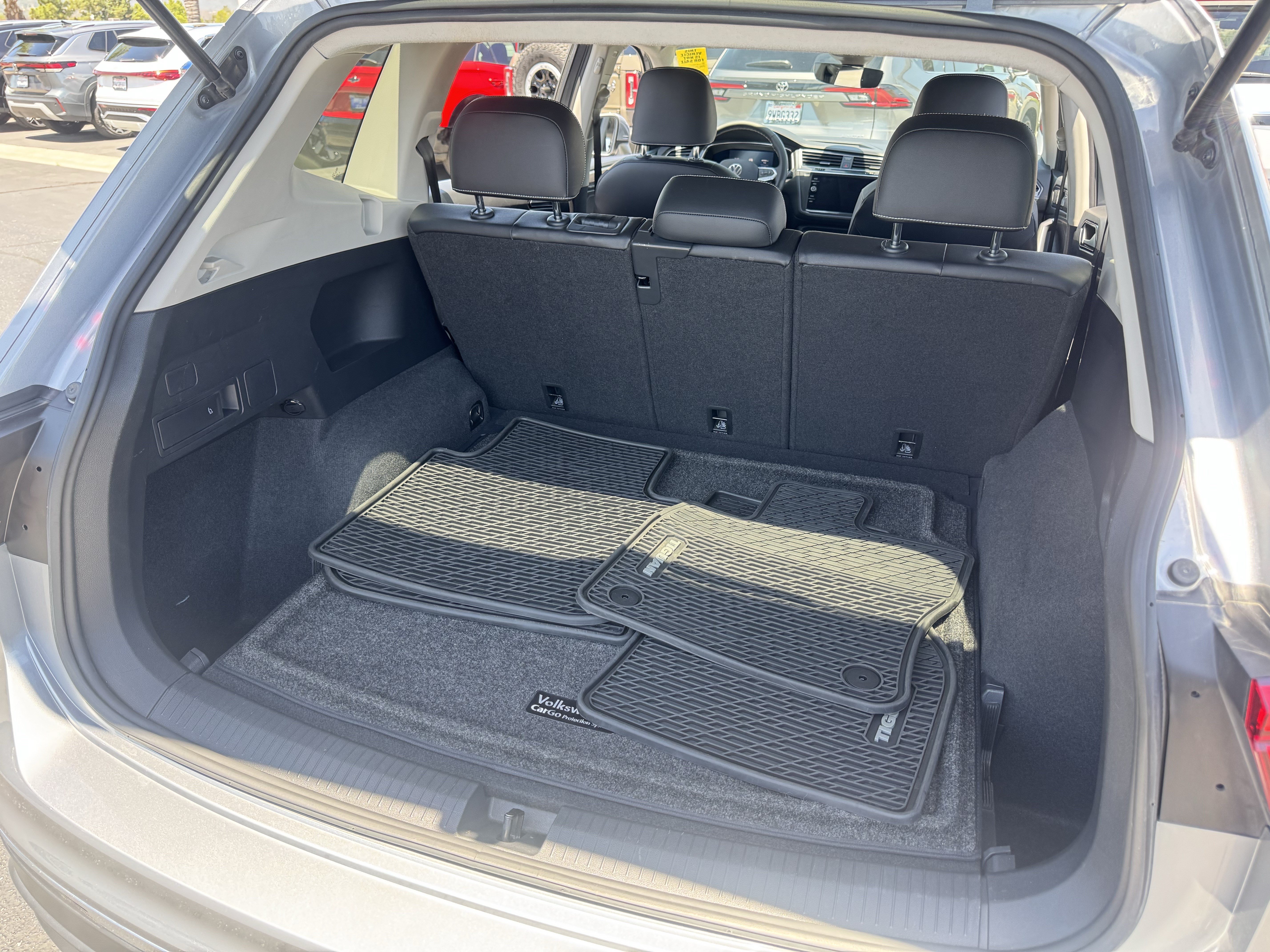 Used 2022 Volkswagen Tiguan SE AWD/4WD image 36
