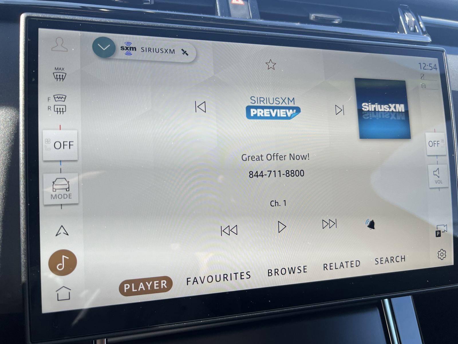 New 2025 Land Rover Range Rover Velar Dynamic SE image 19