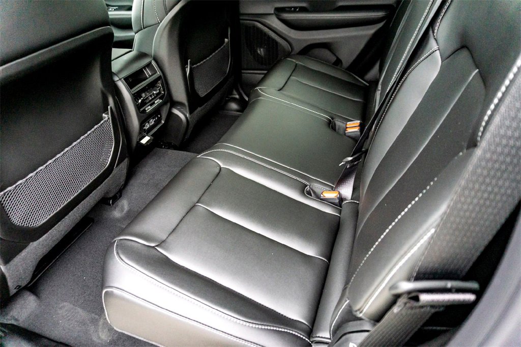 New 2025 Jeep Grand Cherokee Limited w/ MOPAR Finishing Package image 18