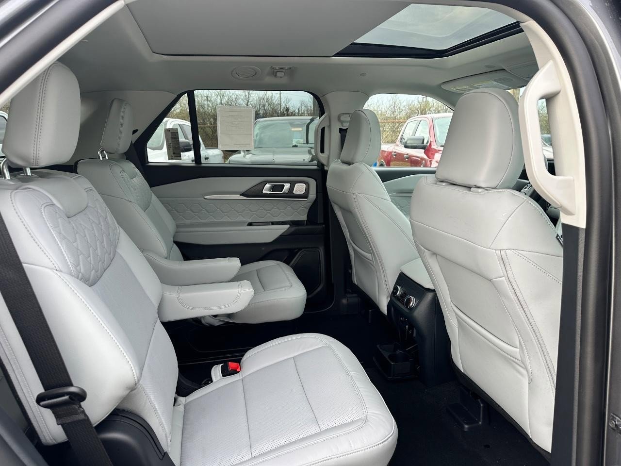 New 2026 Ford Explorer Platinum image 4