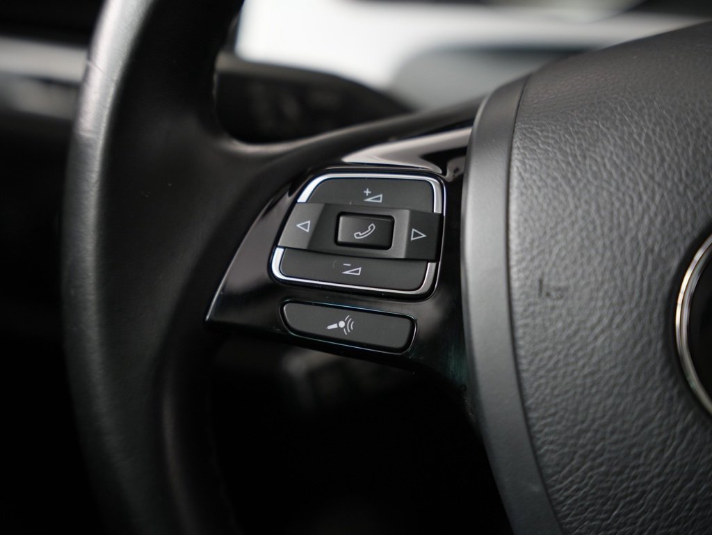 Used 2013 Volkswagen Touareg VR6 image 12