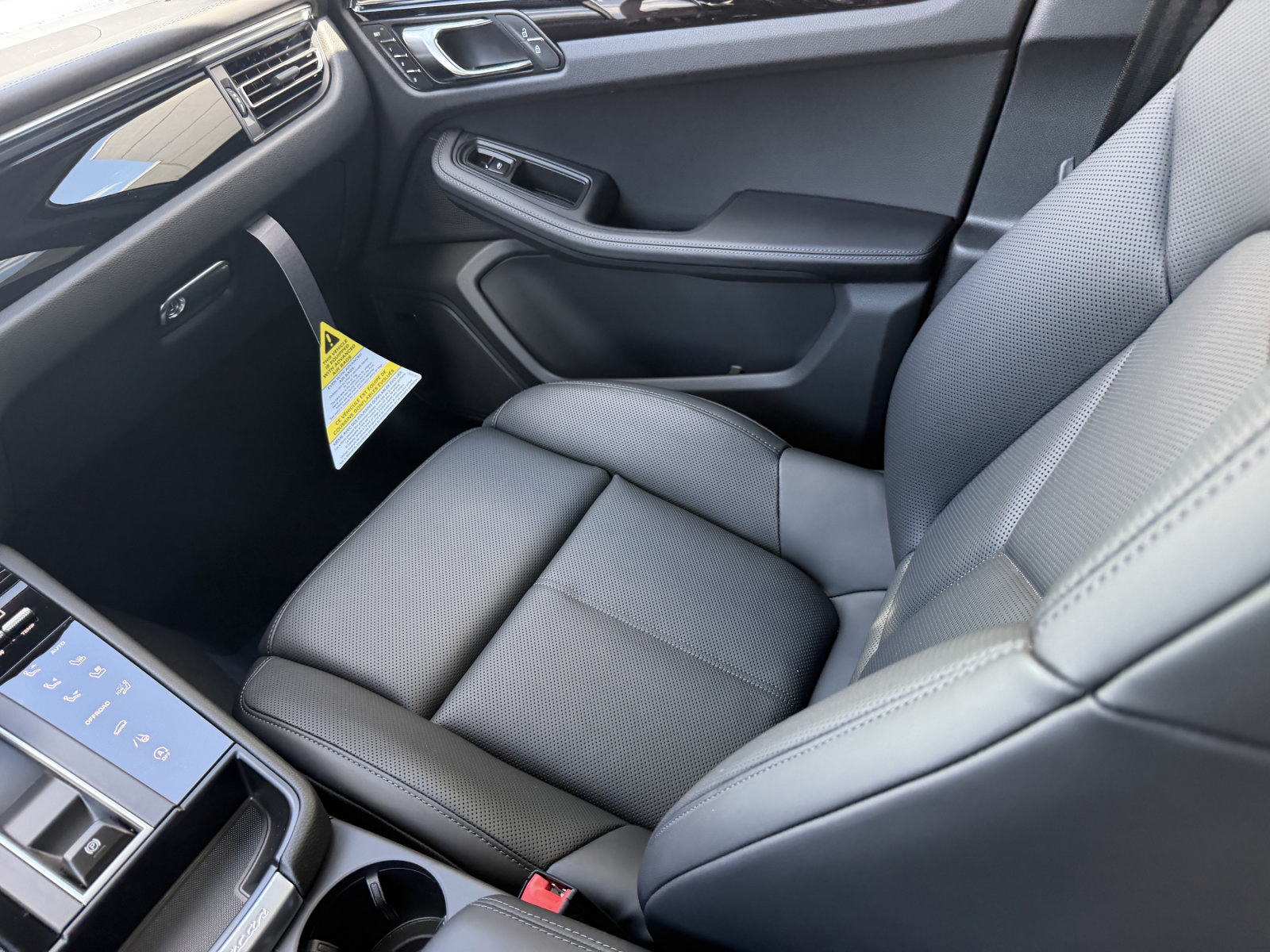 New 2026 Porsche Macan AWD/4WD image 17