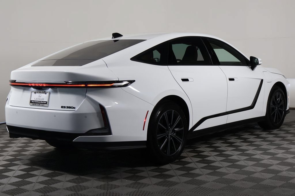 New 2026 Lexus ES 350e w/ Convenience Package FWD image 2