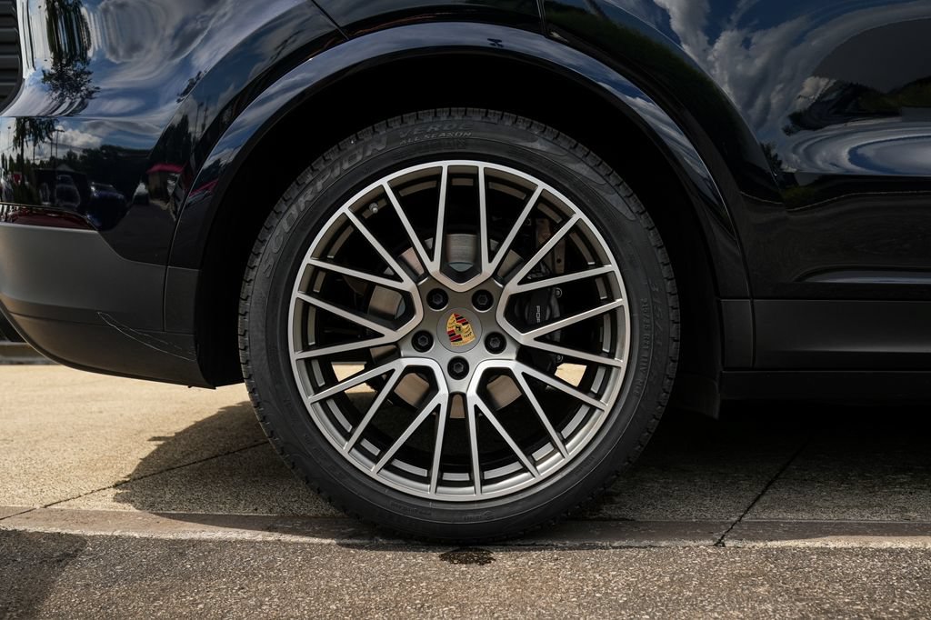 Certified 2023 Porsche Cayenne Platinum Edition AWD/4WD image 36