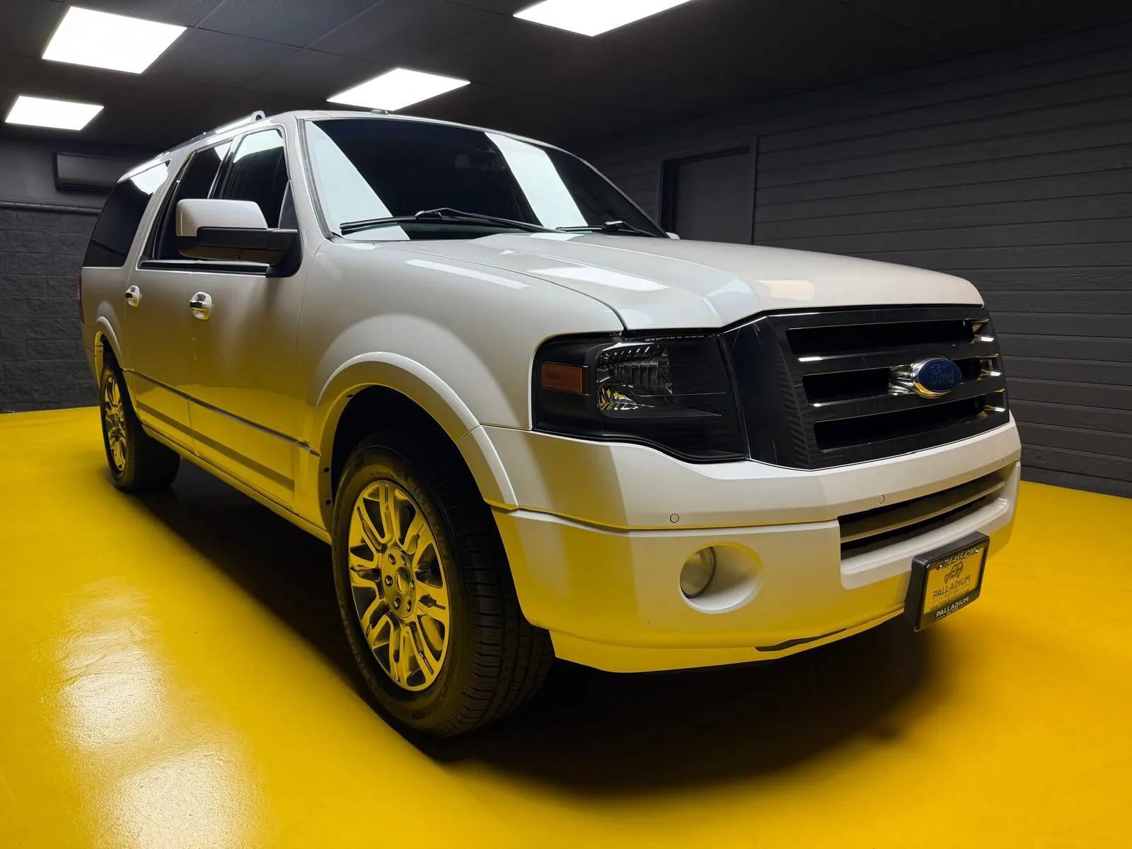 Used 2012 Ford Expedition EL Limited RWD image 3