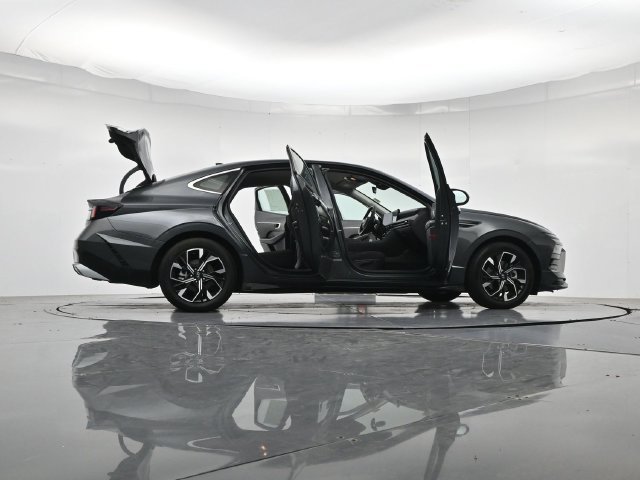 Used 2025 Hyundai Sonata SEL FWD image 46