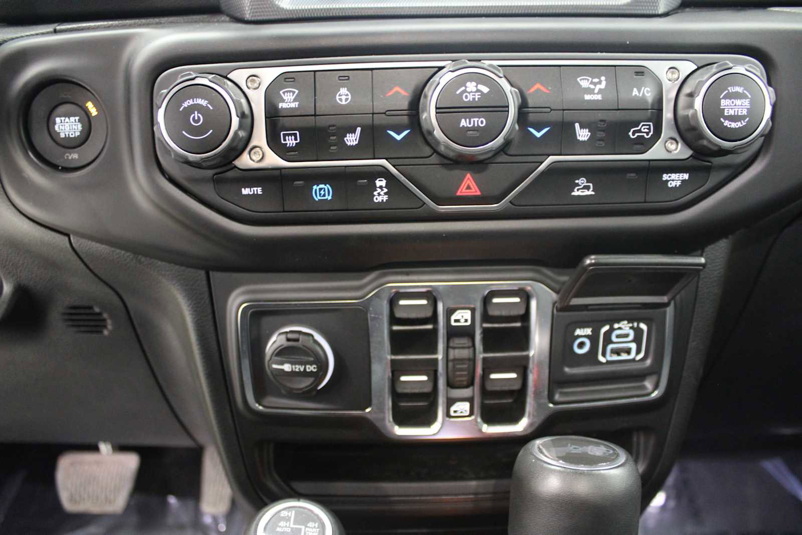 Used 2023 Jeep Wrangler Unlimited Sahara w/ Cold Weather Group AWD/4WD image 32