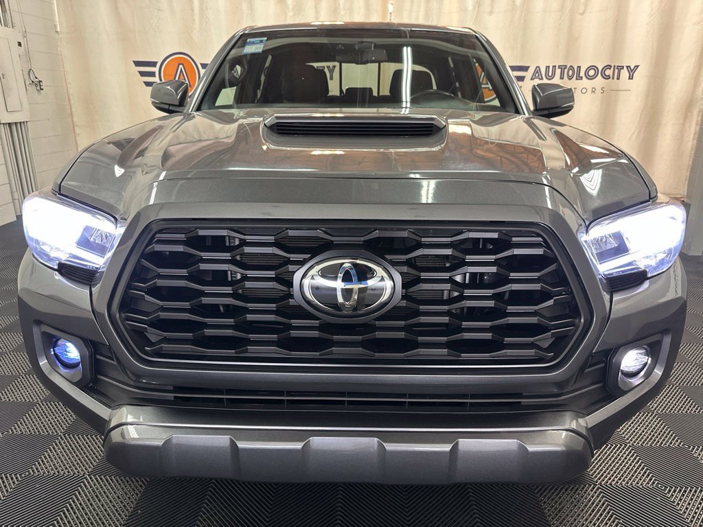 Used 2023 Toyota Tacoma TRD Sport w/ Technology Package AWD/4WD image 3