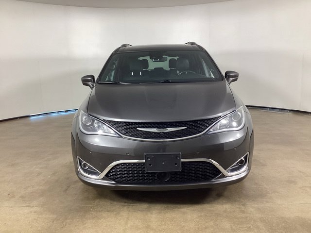 Used 2019 Chrysler Pacifica Touring-L FWD image 2